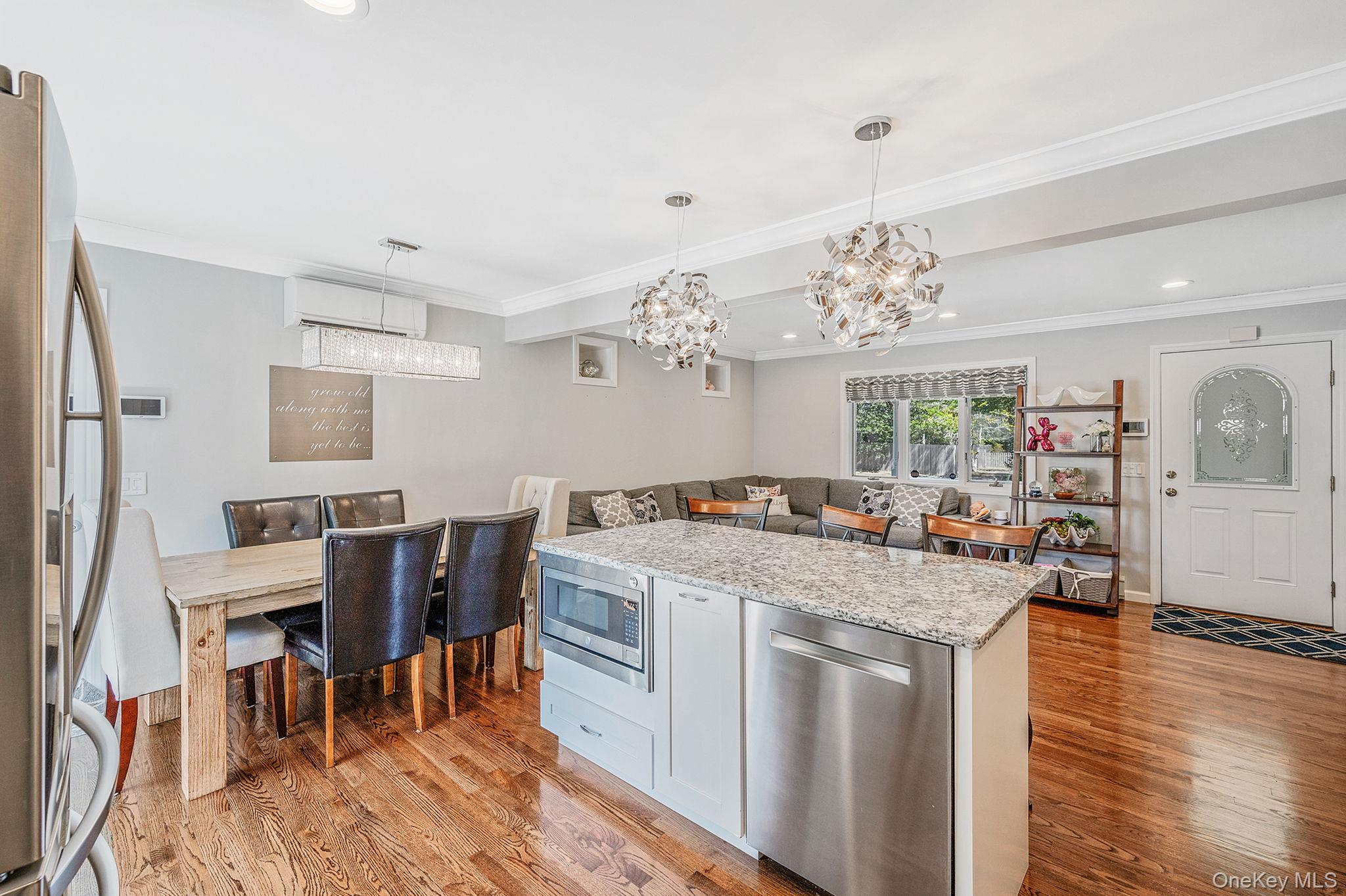 8 Paynes Lane, East Quogue, NY 11942