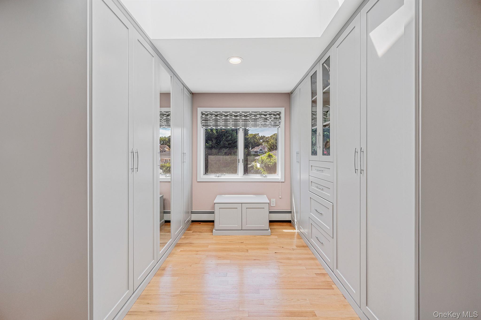 8 Paynes Lane, East Quogue, NY 11942