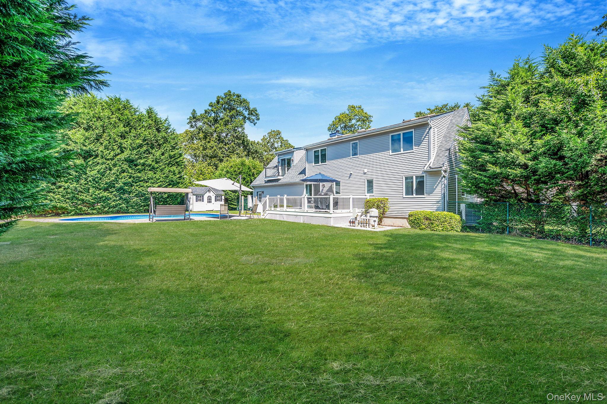 8 Paynes Lane, East Quogue, NY 11942