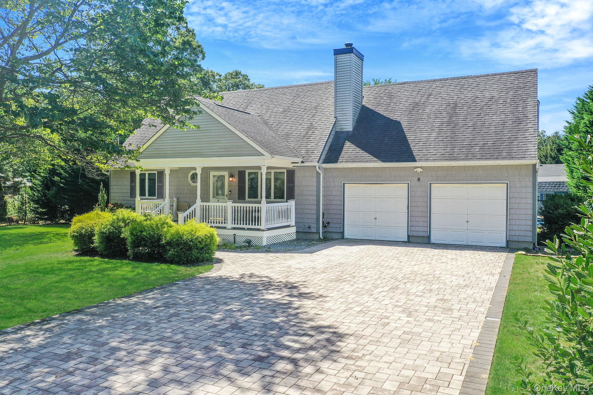 8 Paynes Lane, East Quogue, NY 11942