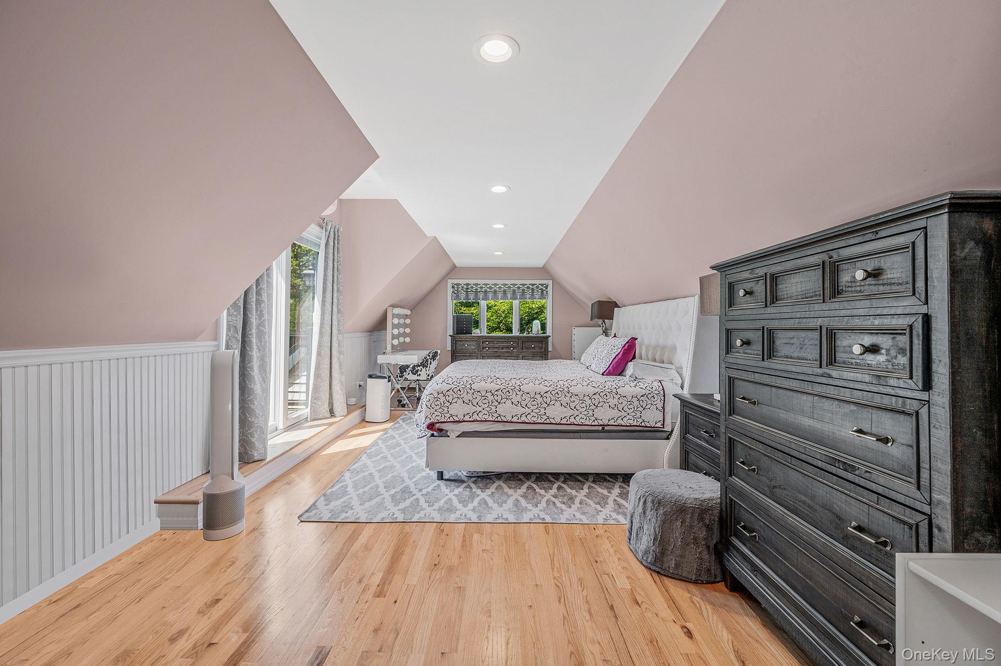 8 Paynes Lane, East Quogue, NY 11942