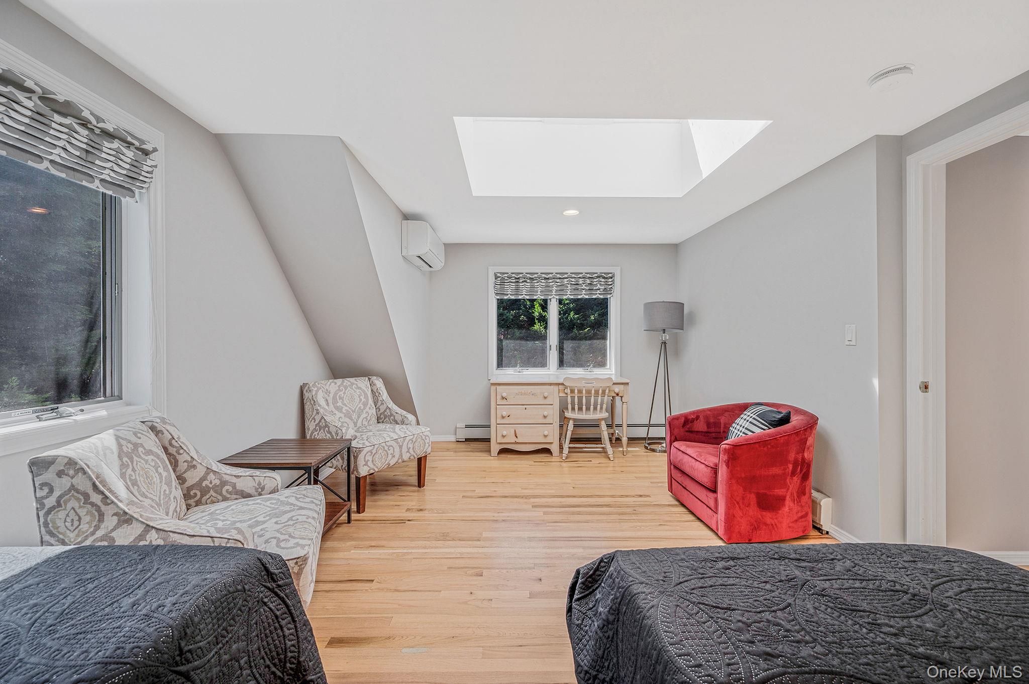 8 Paynes Lane, East Quogue, NY 11942