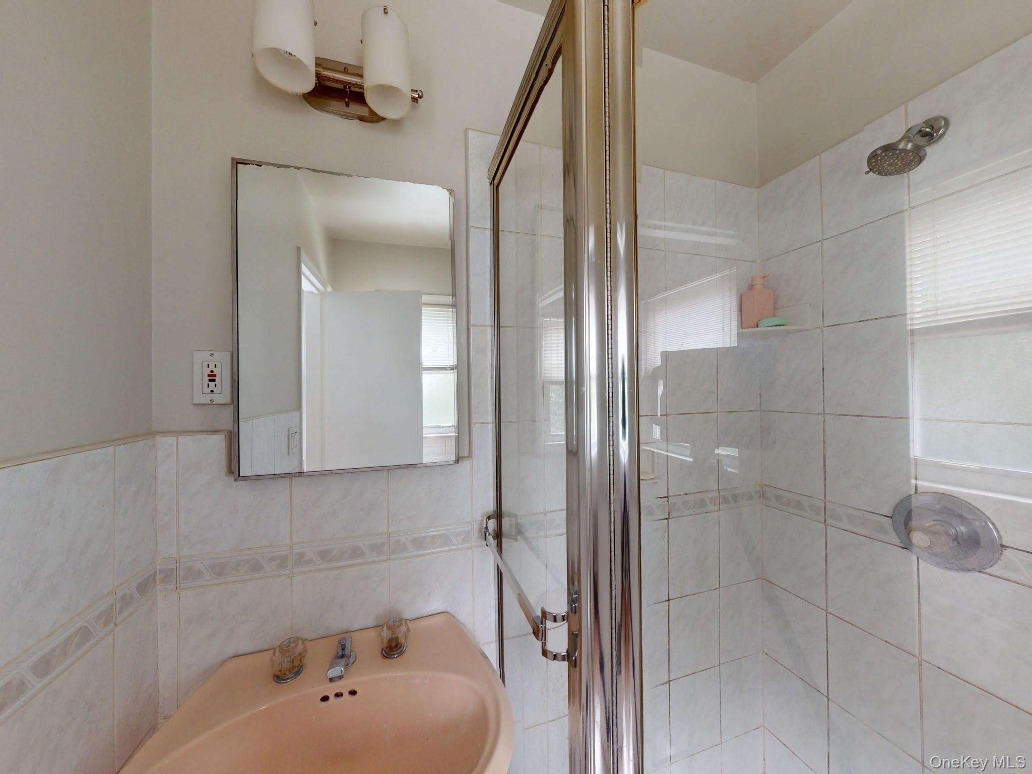 15 Iselin Drive, New Rochelle, NY 10804