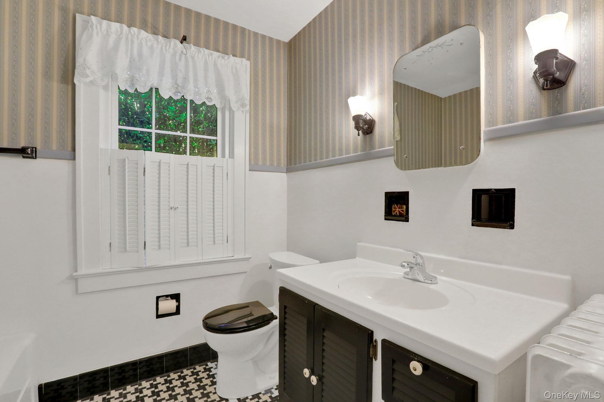 94 Roosevelt Avenue, Kingston, NY 12401