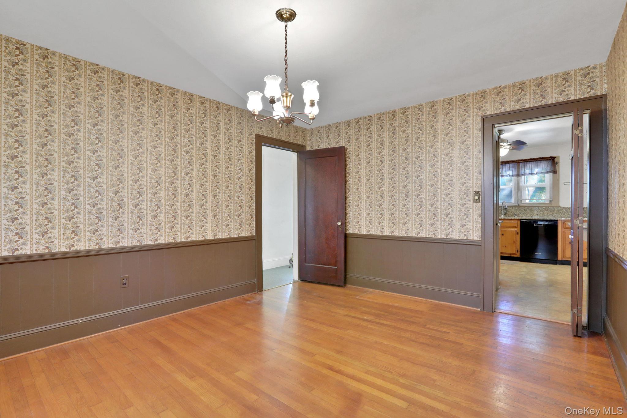 94 Roosevelt Avenue, Kingston, NY 12401