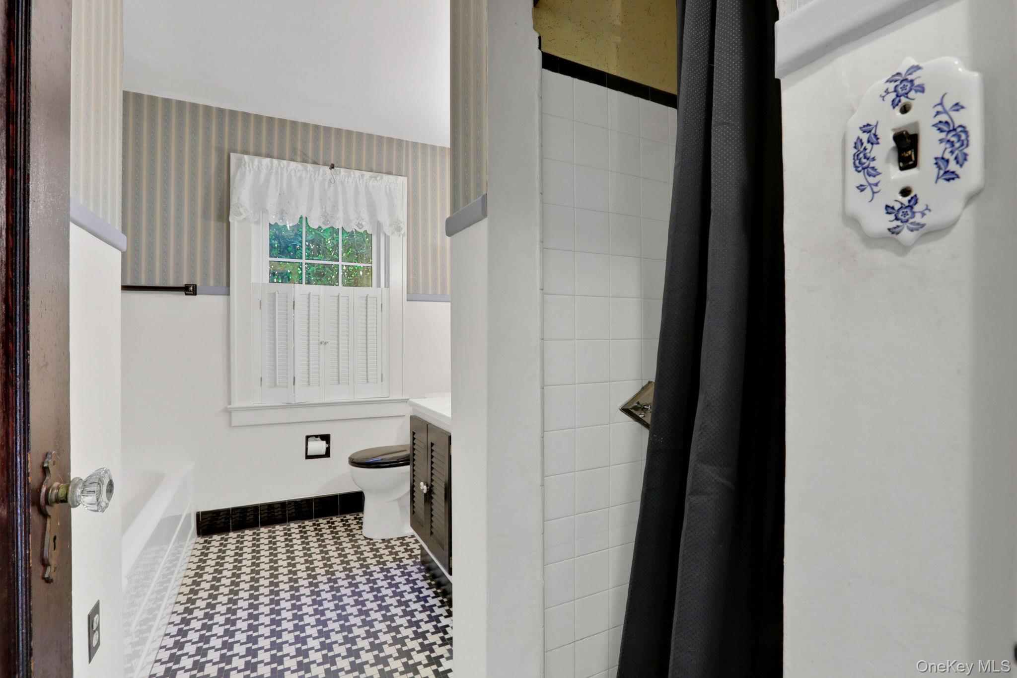 94 Roosevelt Avenue, Kingston, NY 12401