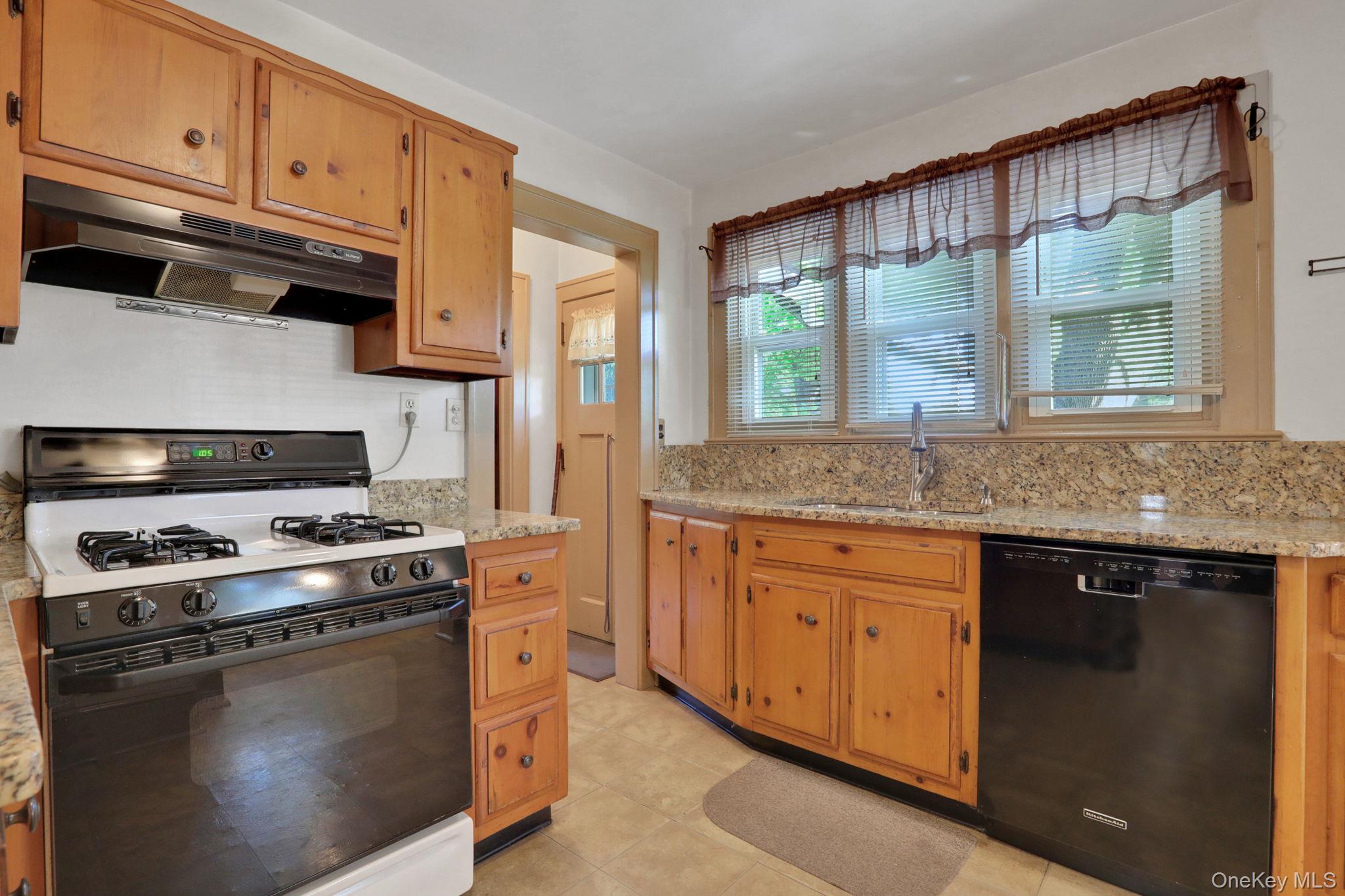 94 Roosevelt Avenue, Kingston, NY 12401