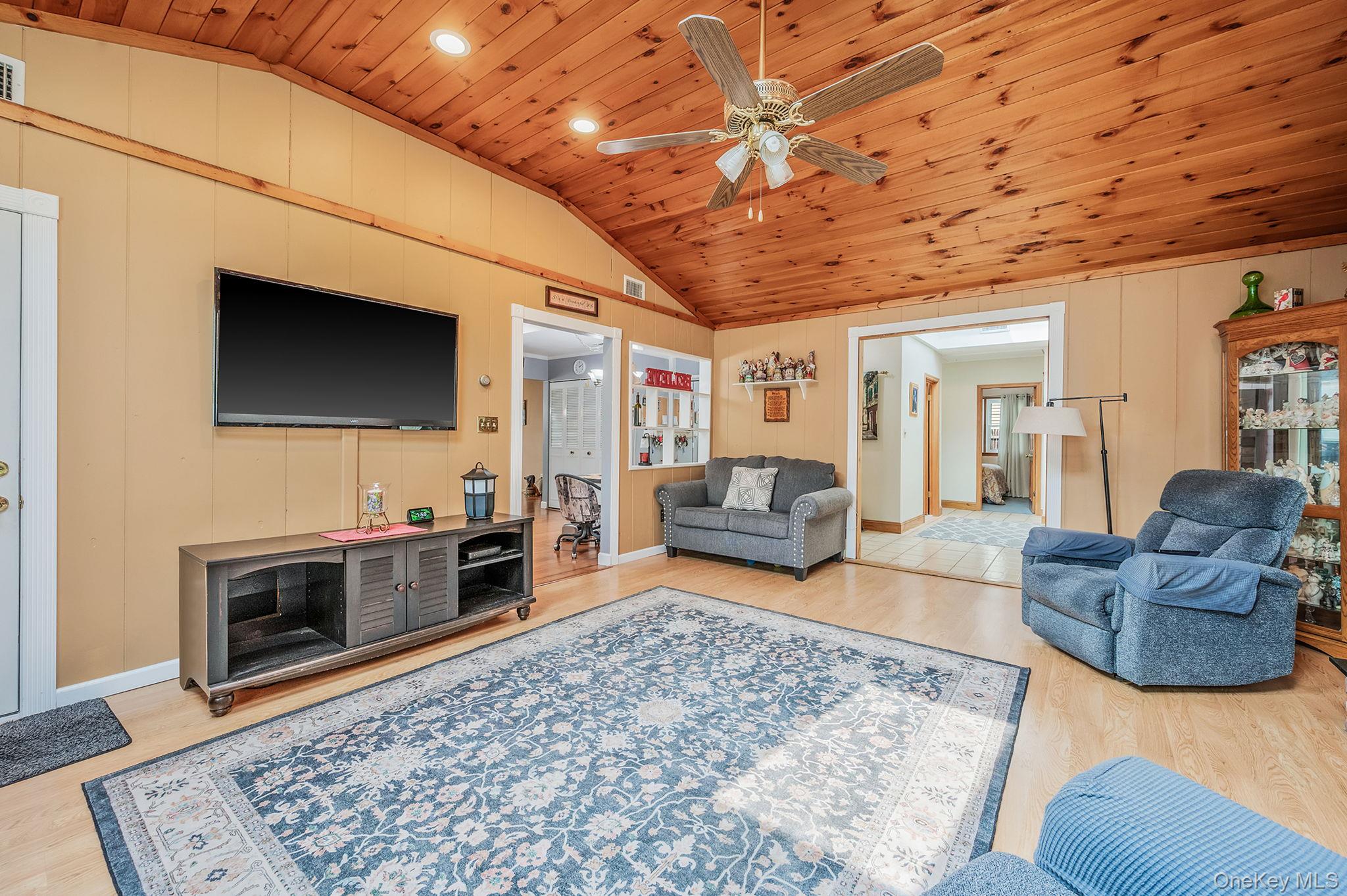 21 Windermere Drive, Holbrook, NY 11741