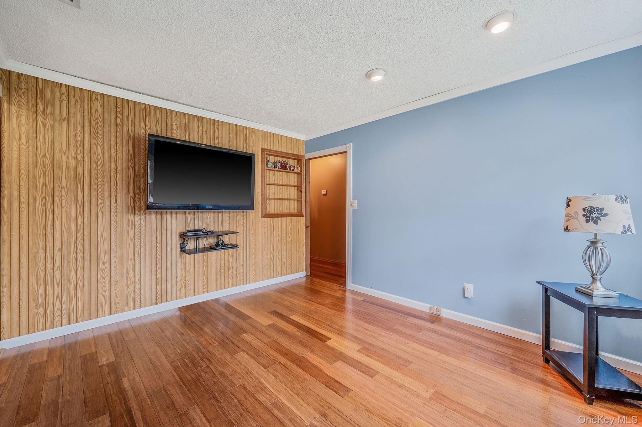 21 Windermere Drive, Holbrook, NY 11741