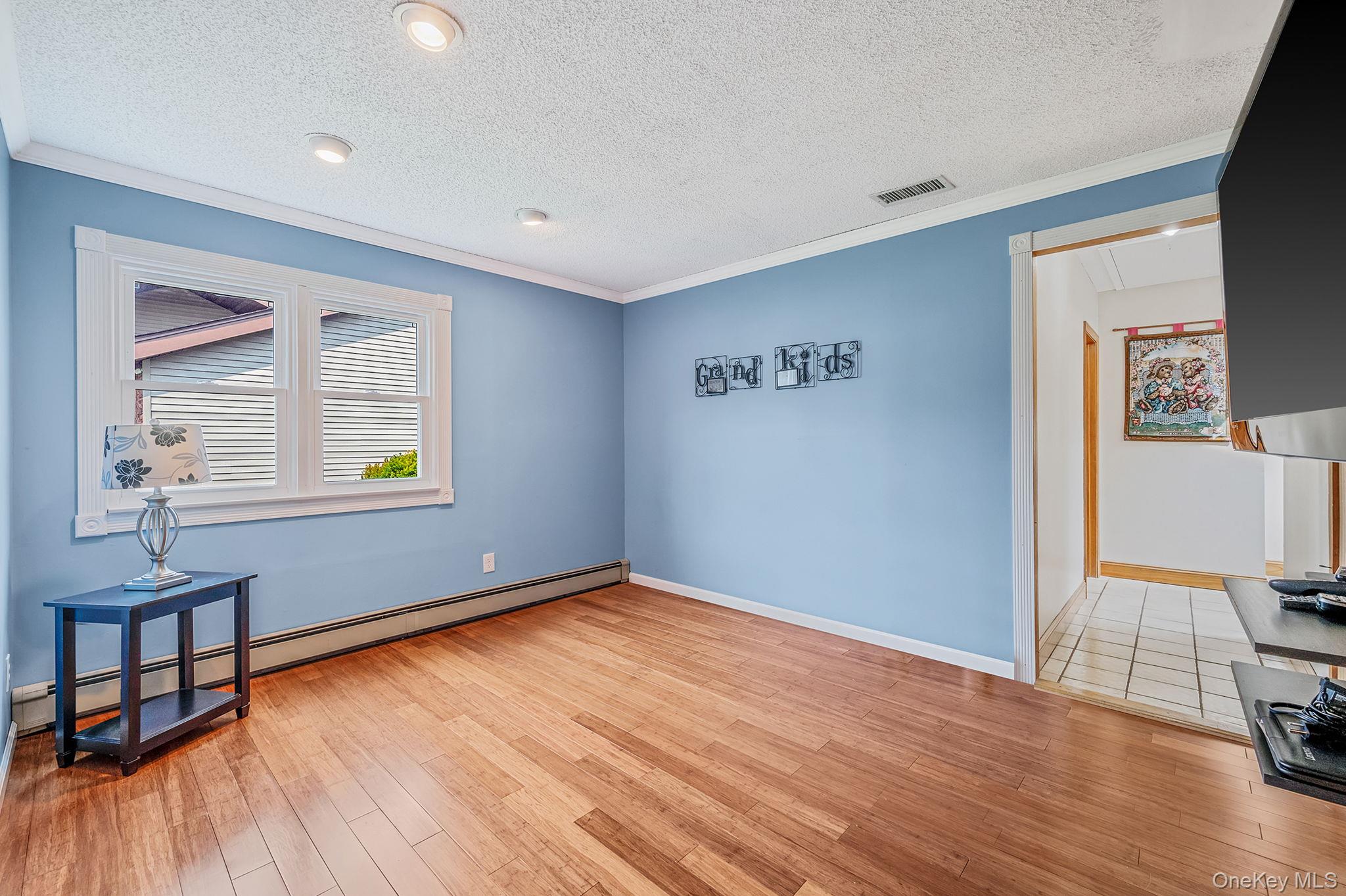 21 Windermere Drive, Holbrook, NY 11741