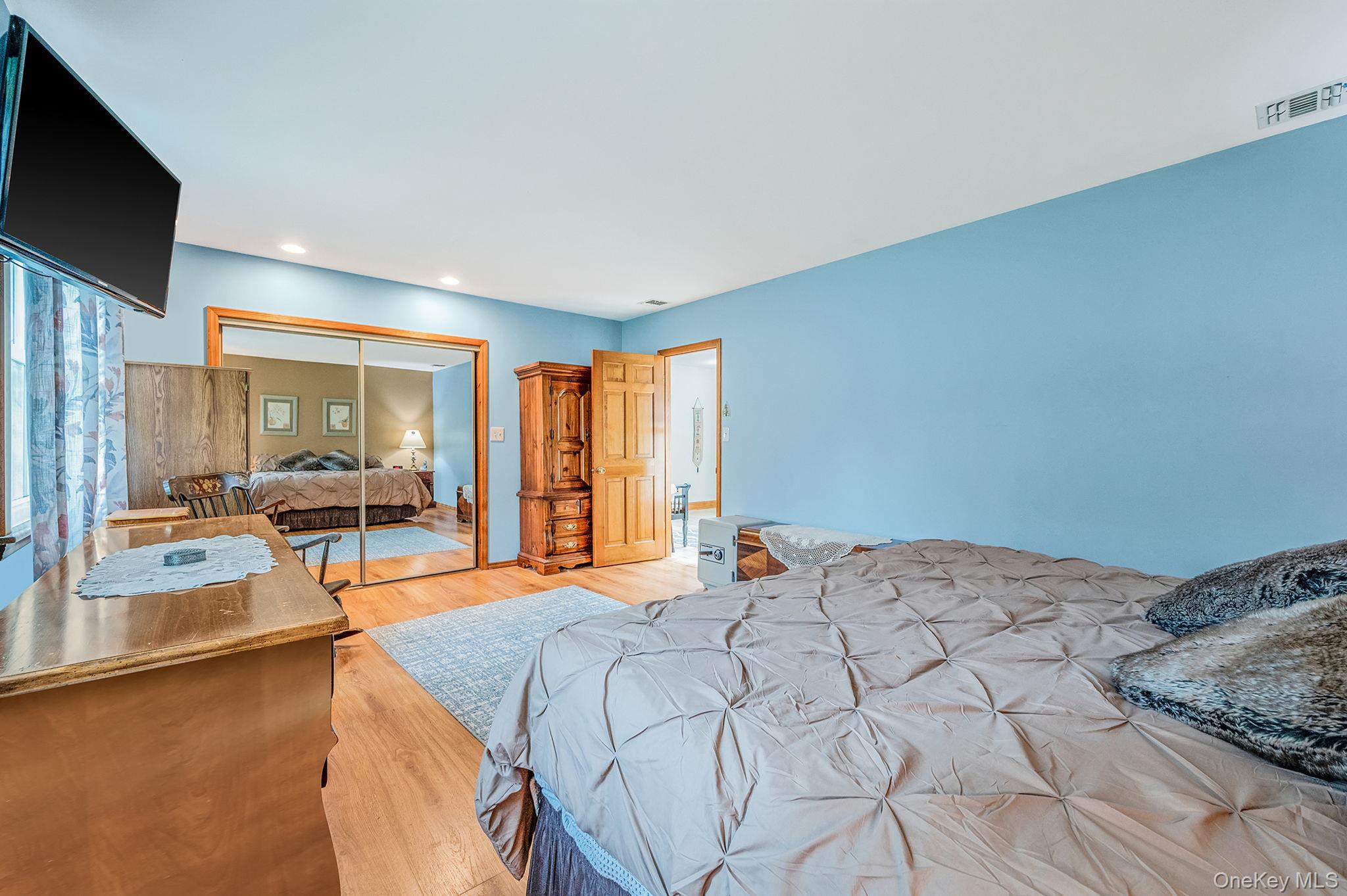 21 Windermere Drive, Holbrook, NY 11741