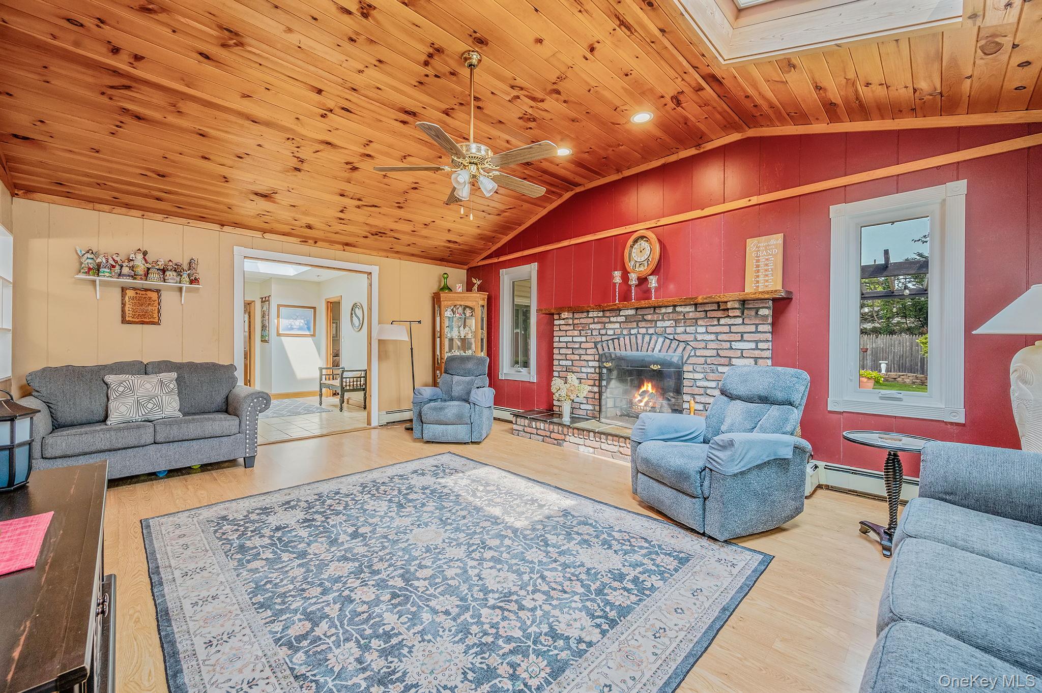 21 Windermere Drive, Holbrook, NY 11741