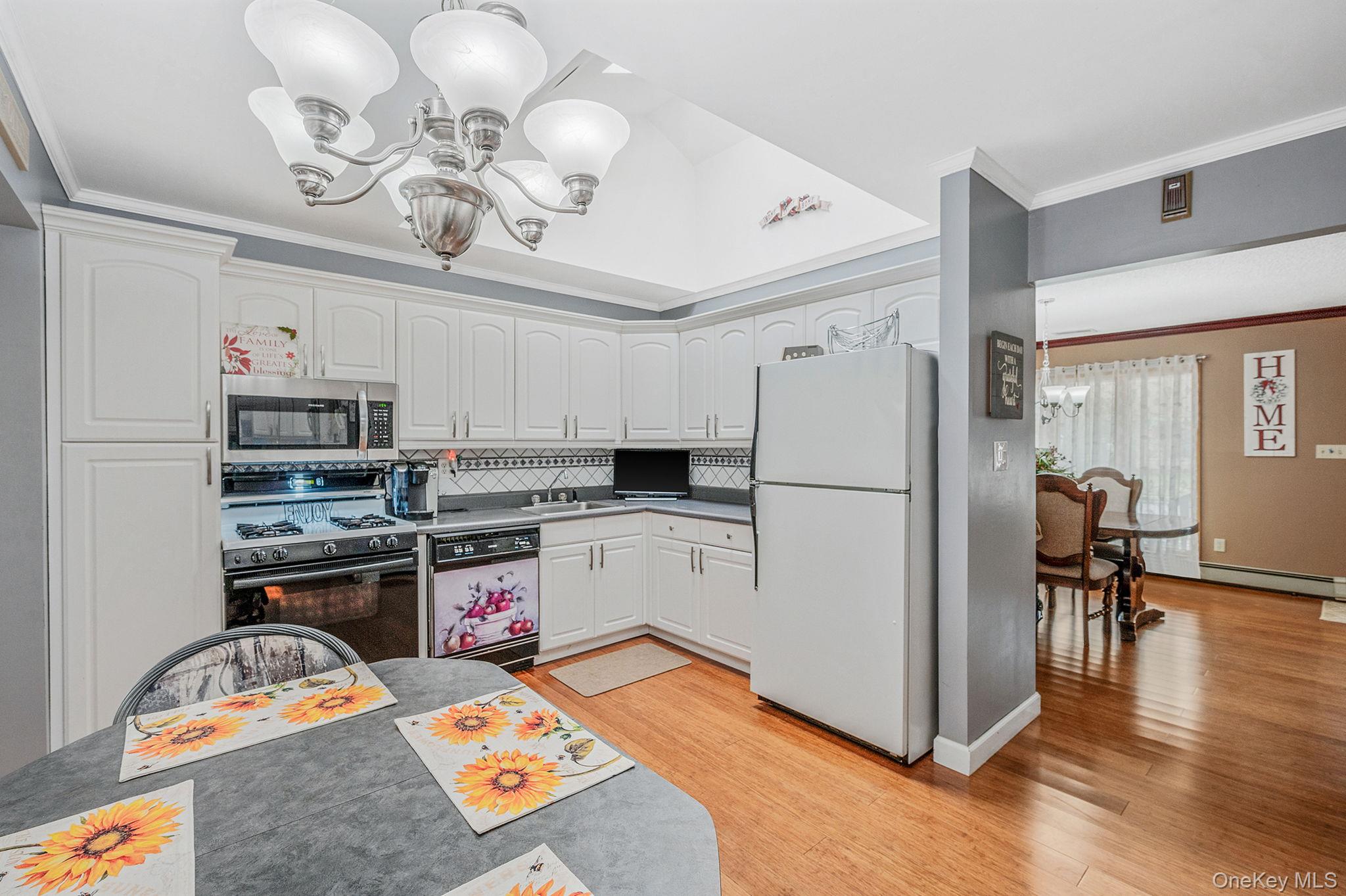 21 Windermere Drive, Holbrook, NY 11741