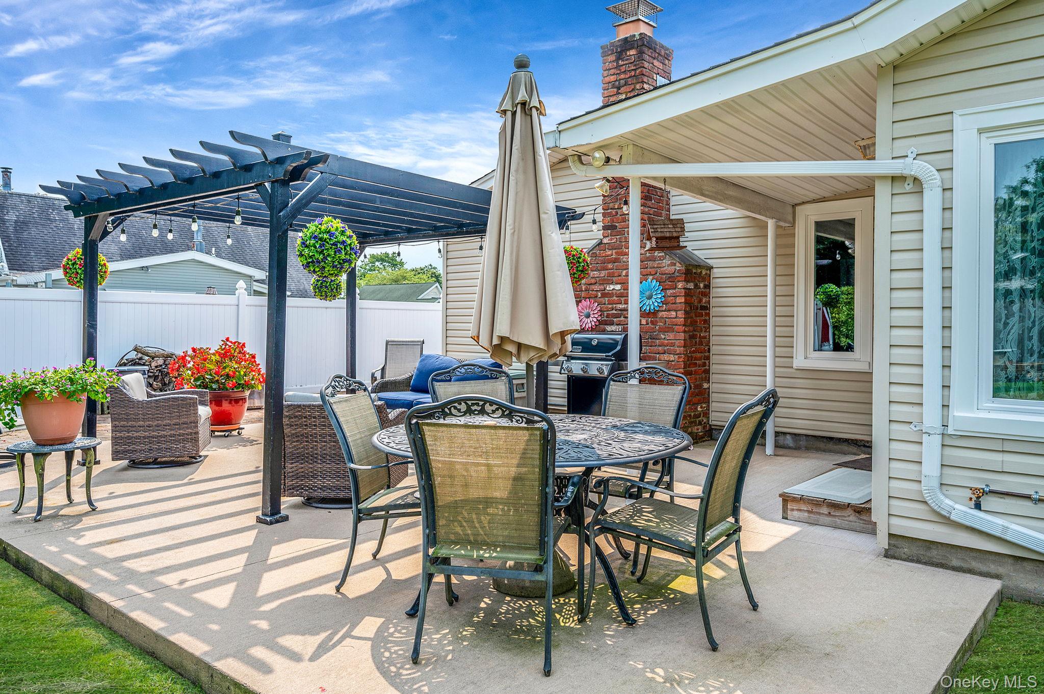 21 Windermere Drive, Holbrook, NY 11741