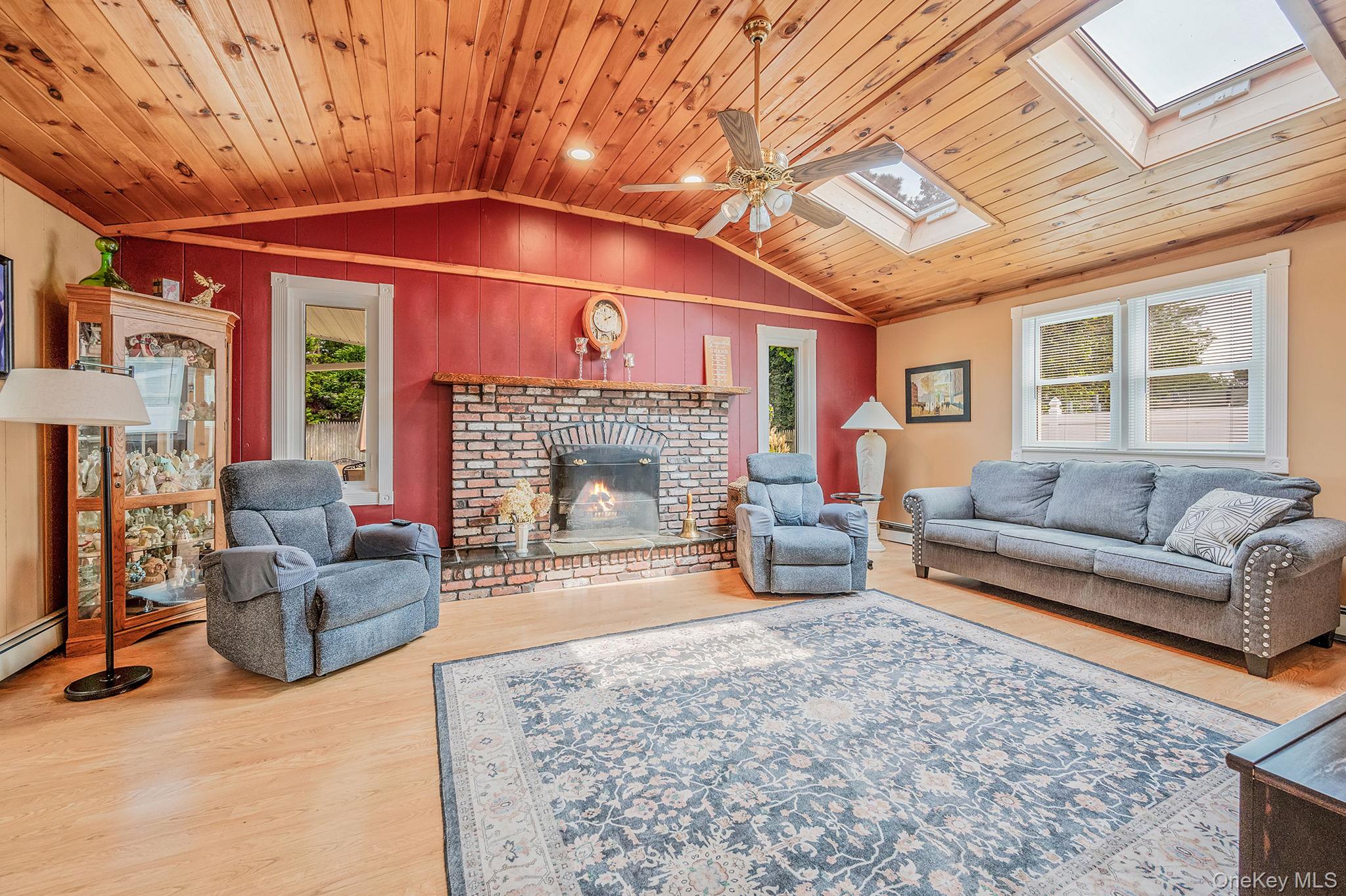 21 Windermere Drive, Holbrook, NY 11741