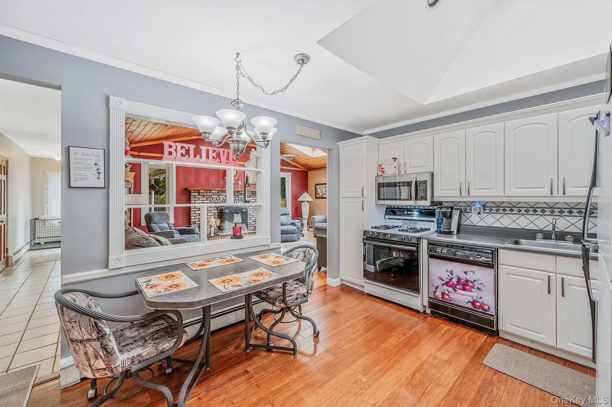 21 Windermere Drive, Holbrook, NY 11741