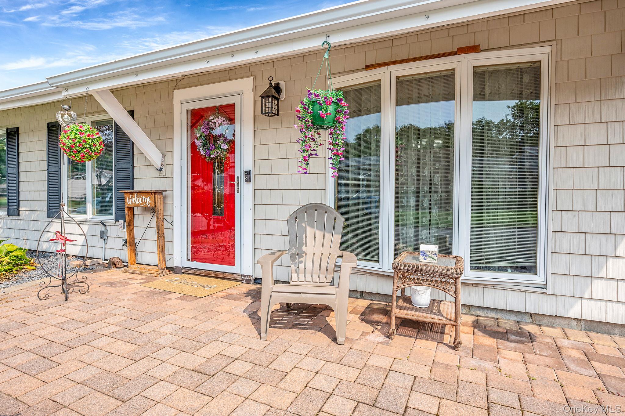 21 Windermere Drive, Holbrook, NY 11741