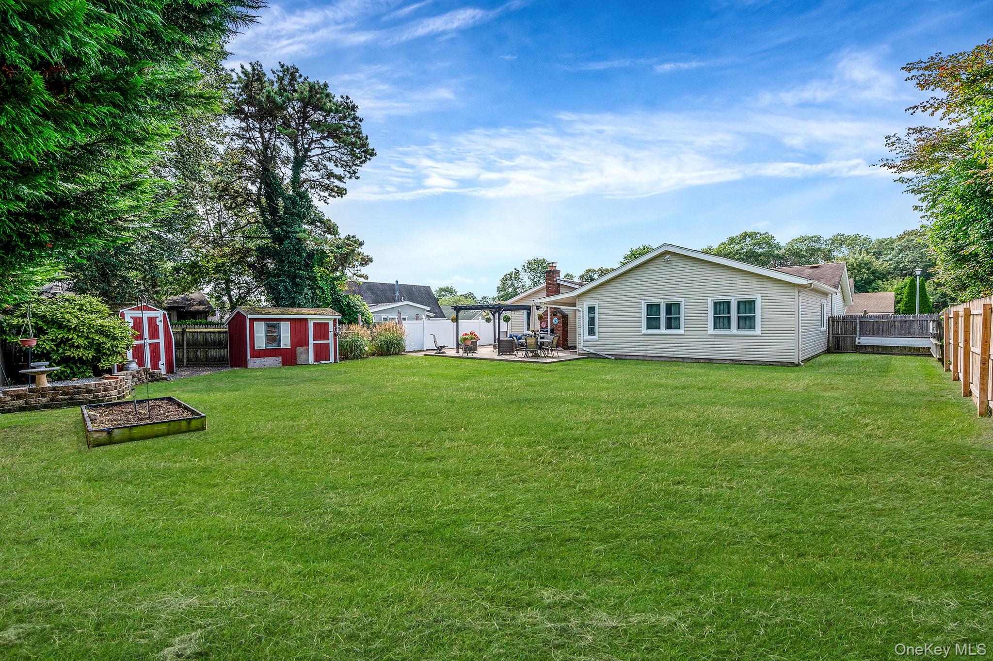 21 Windermere Drive, Holbrook, NY 11741