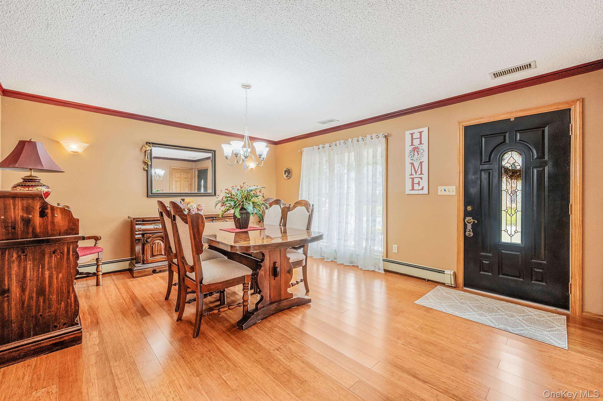 21 Windermere Drive, Holbrook, NY 11741