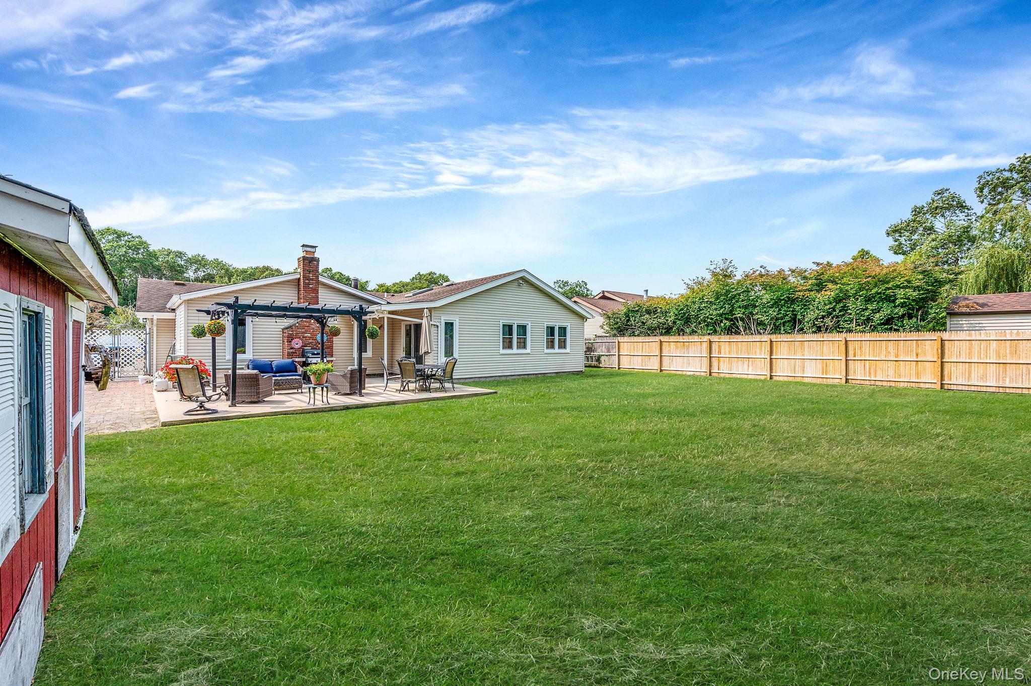 21 Windermere Drive, Holbrook, NY 11741