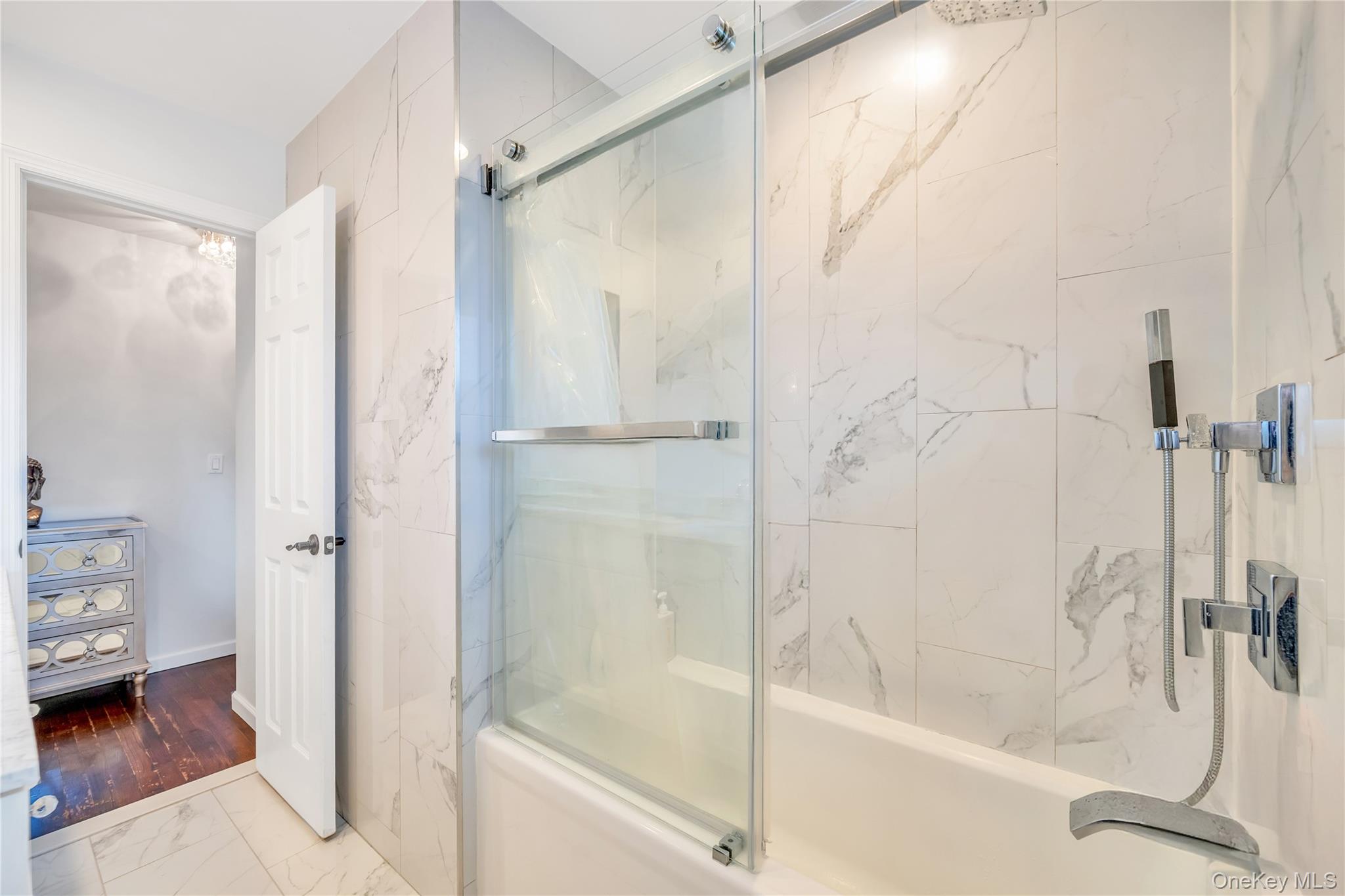 29 Collins Avenue, Deer Park, NY 11729