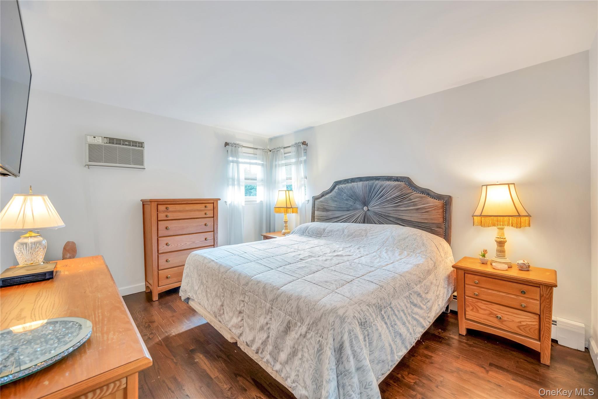 29 Collins Avenue, Deer Park, NY 11729