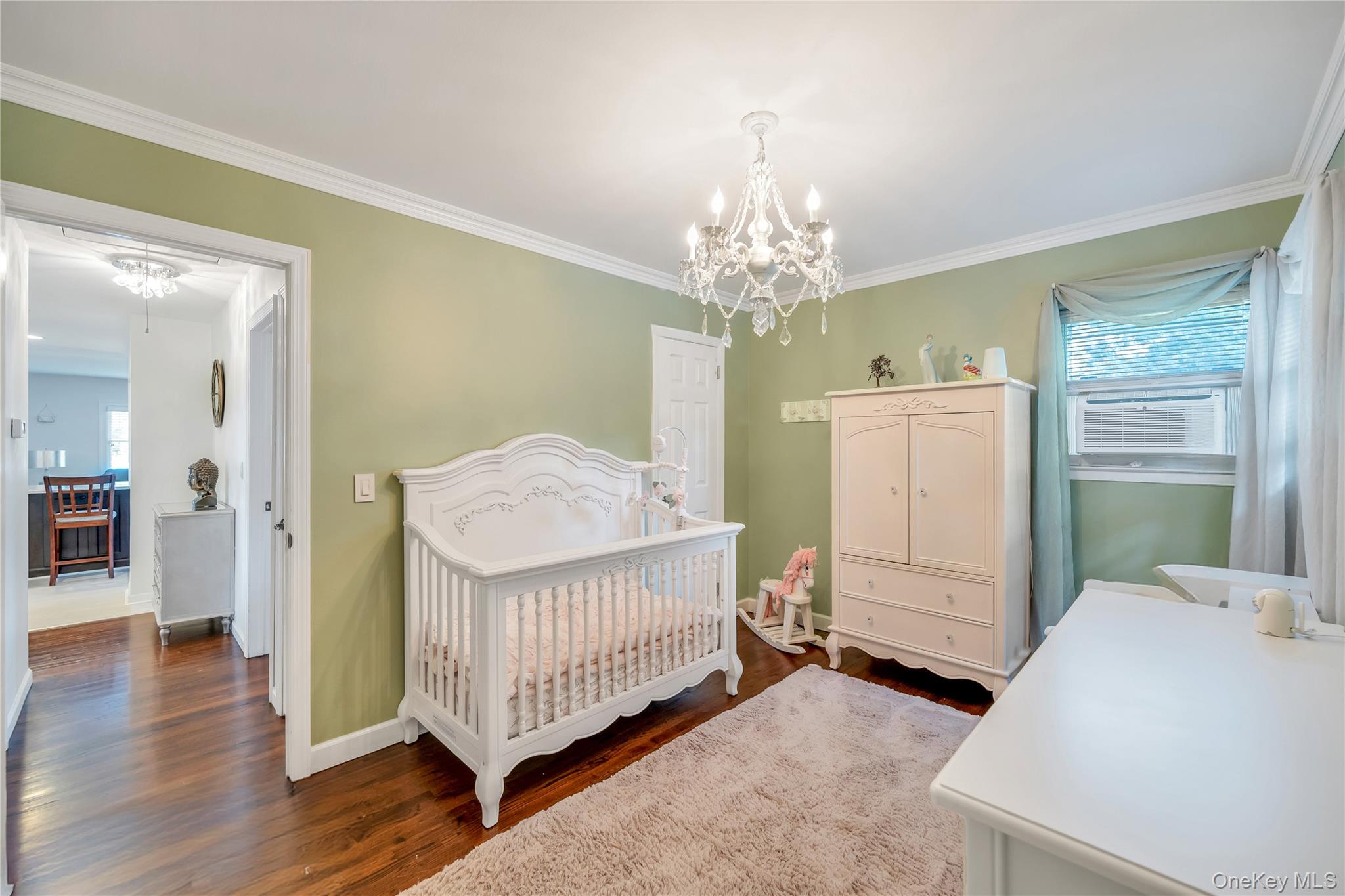 29 Collins Avenue, Deer Park, NY 11729