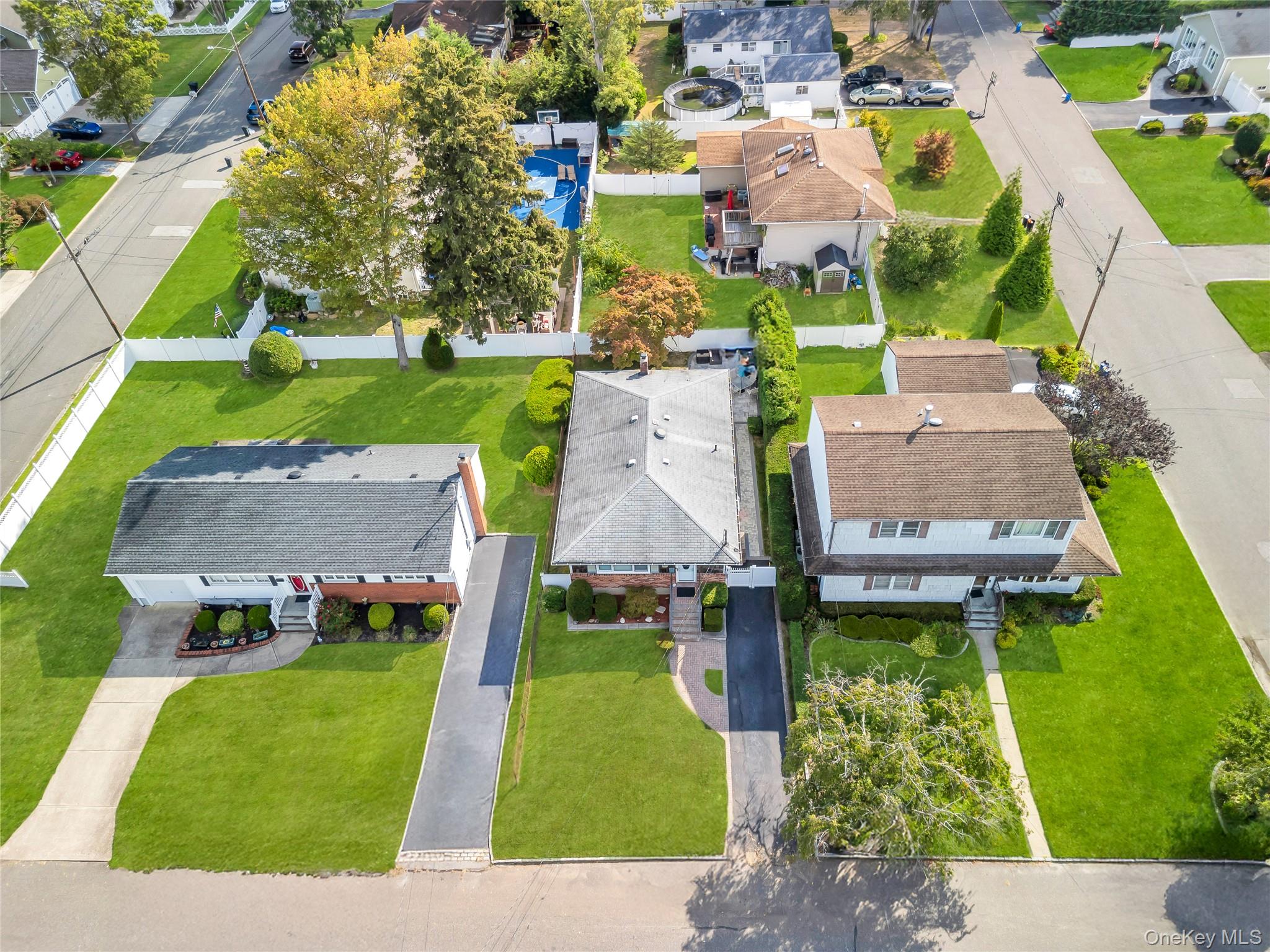 29 Collins Avenue, Deer Park, NY 11729