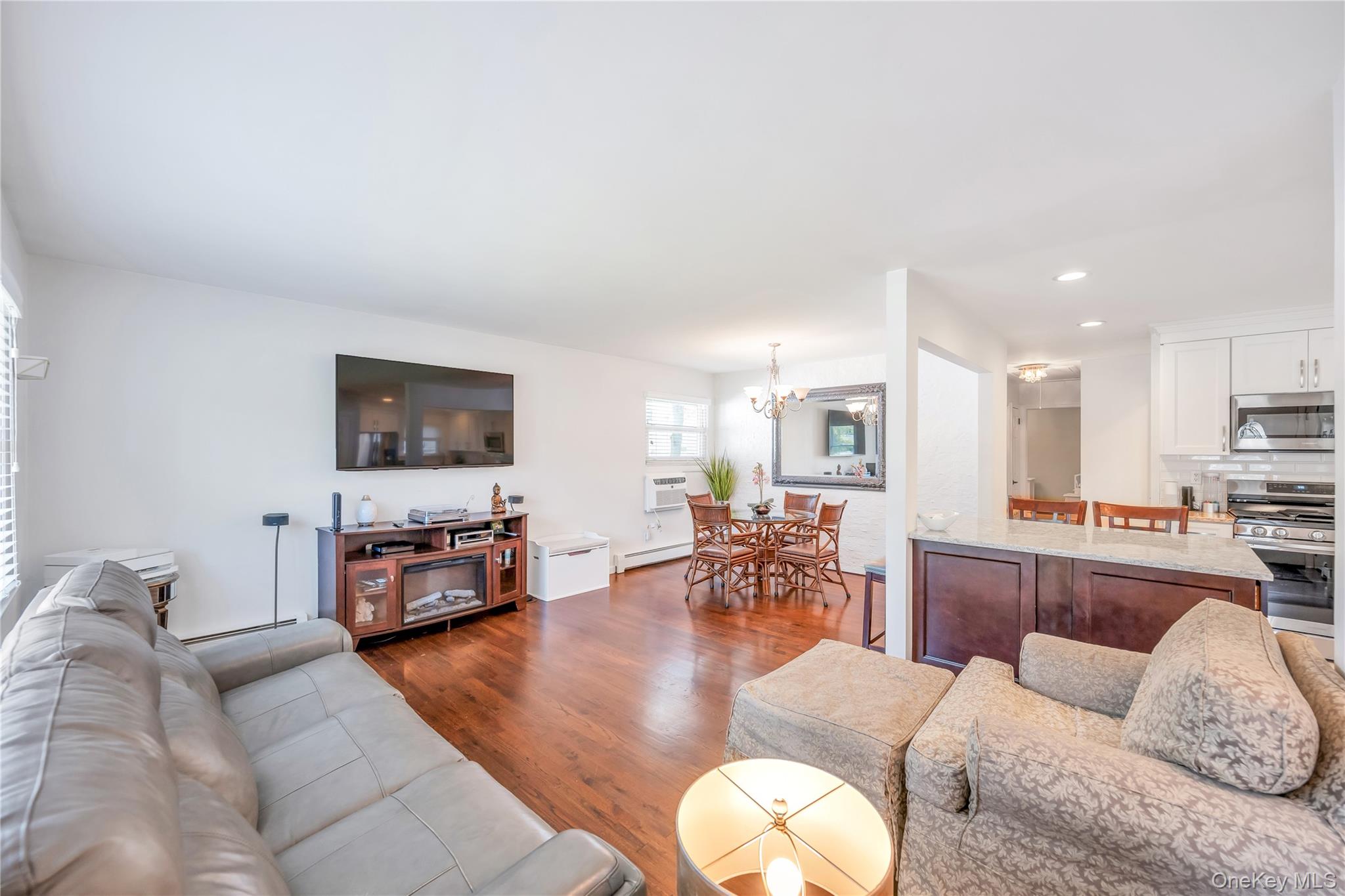 29 Collins Avenue, Deer Park, NY 11729