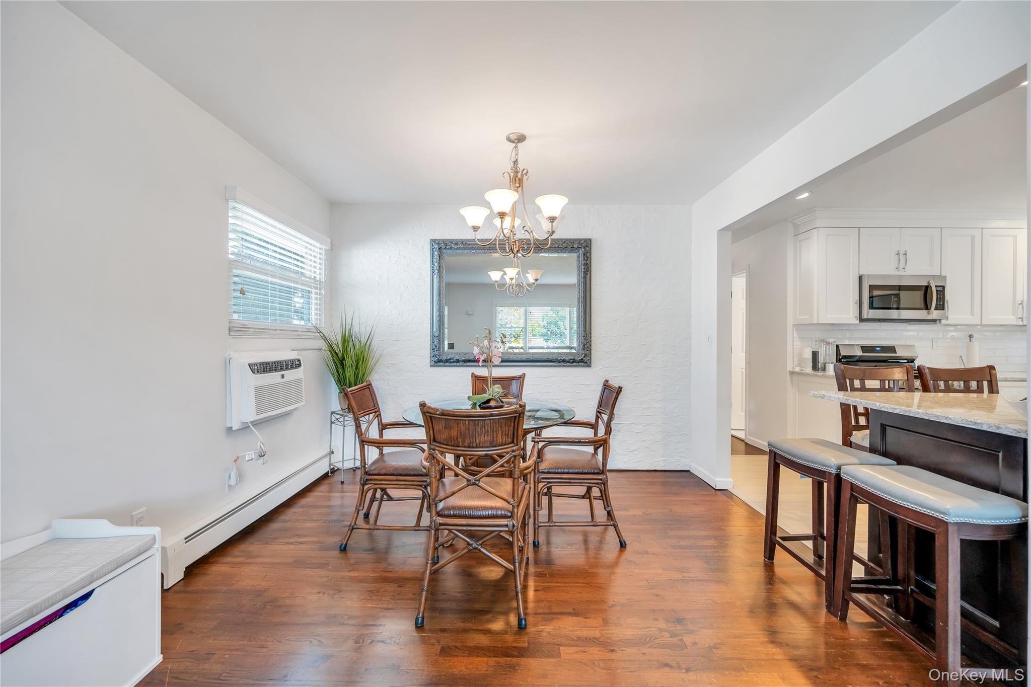 29 Collins Avenue, Deer Park, NY 11729