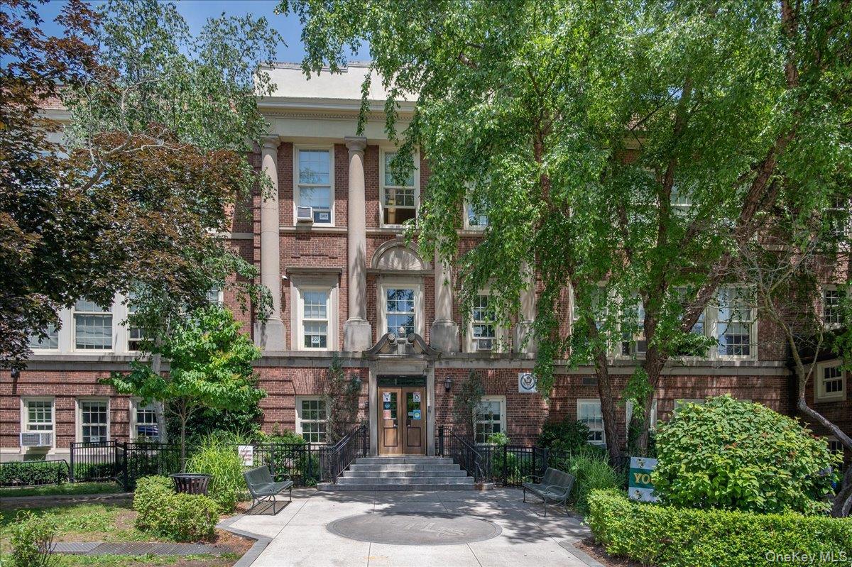 445 Broadway # 2R, Hastings-on-Hudson, NY 10706