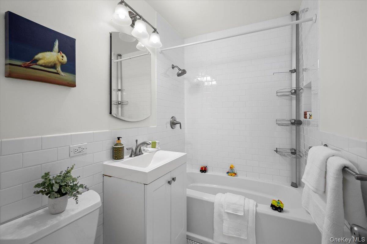 445 Broadway # 2R, Hastings-on-Hudson, NY 10706