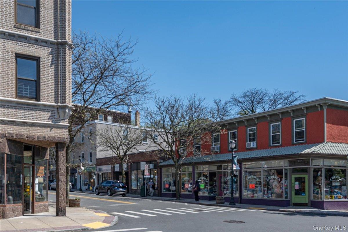 445 Broadway # 2R, Hastings-on-Hudson, NY 10706