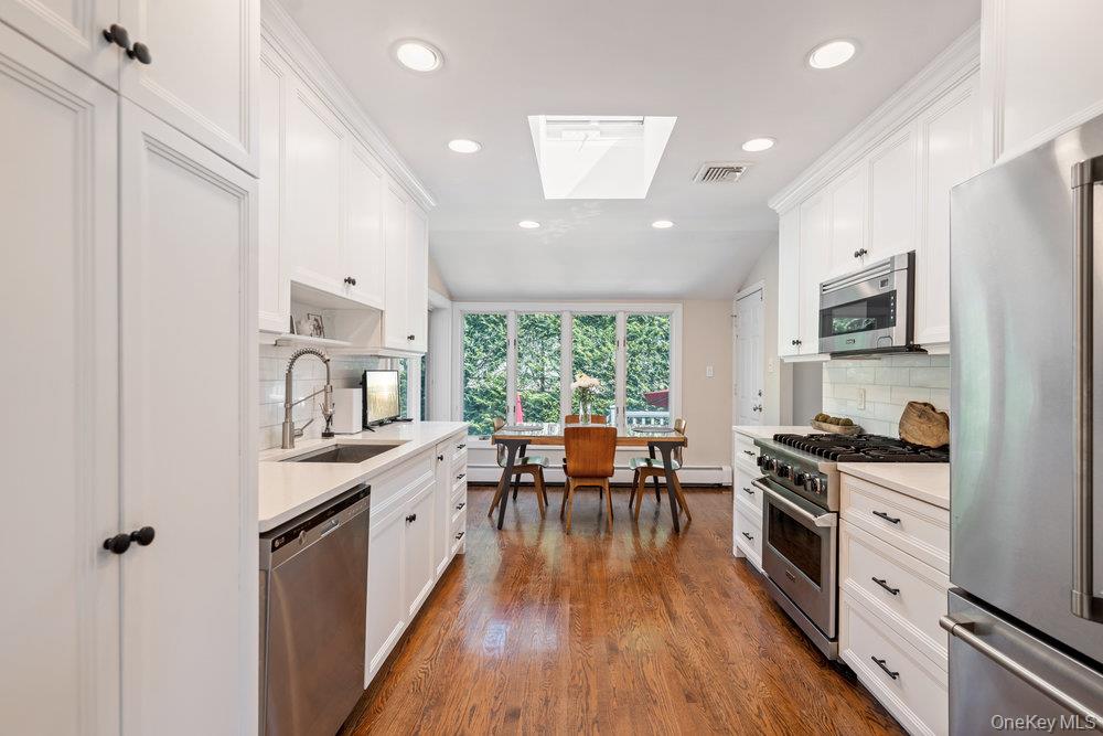 2 Flower Lane, Jericho, NY 11753