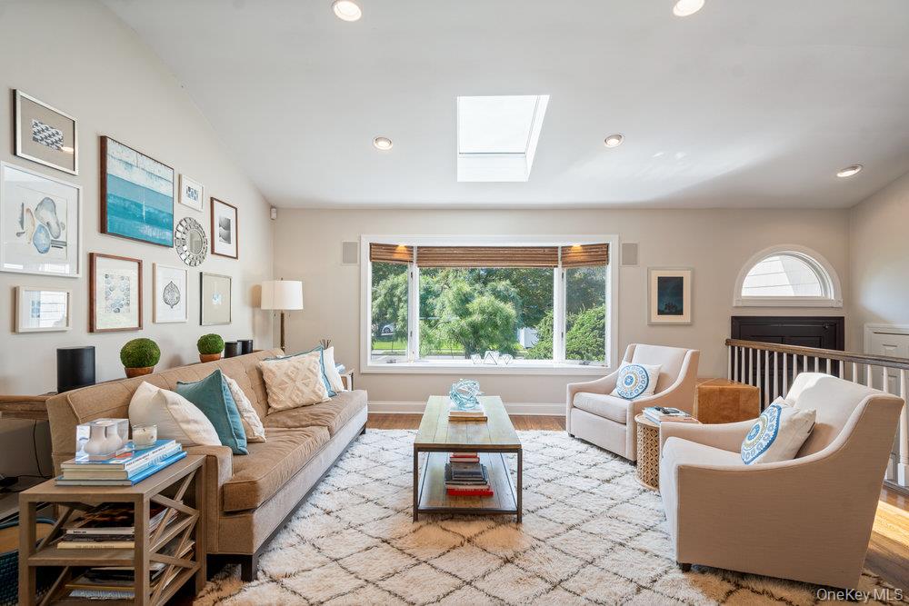 2 Flower Lane, Jericho, NY 11753