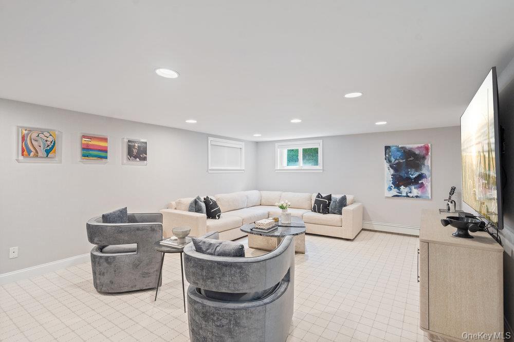 2 Flower Lane, Jericho, NY 11753