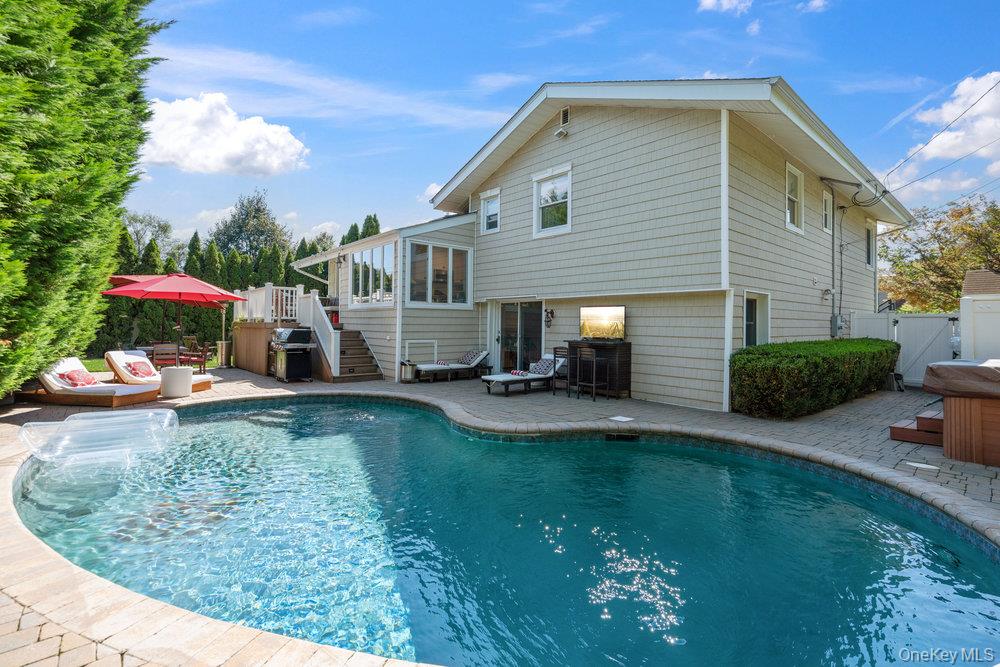 2 Flower Lane, Jericho, NY 11753