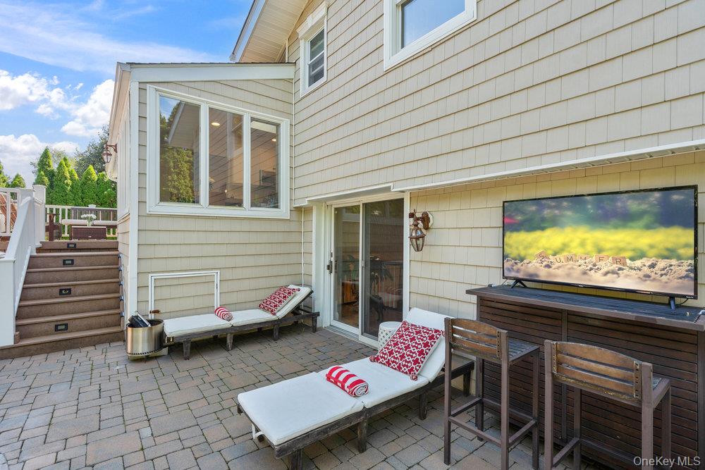 2 Flower Lane, Jericho, NY 11753