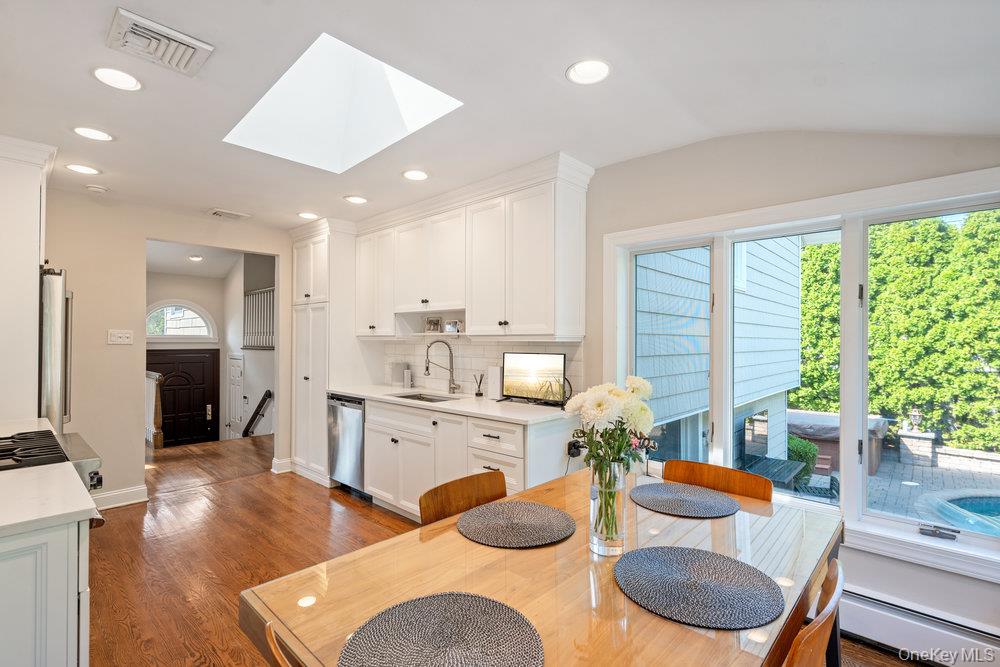 2 Flower Lane, Jericho, NY 11753