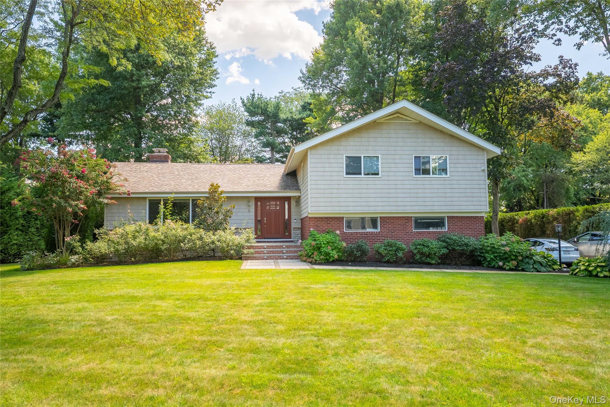 11 Links Drive, Great Neck, NY 11020