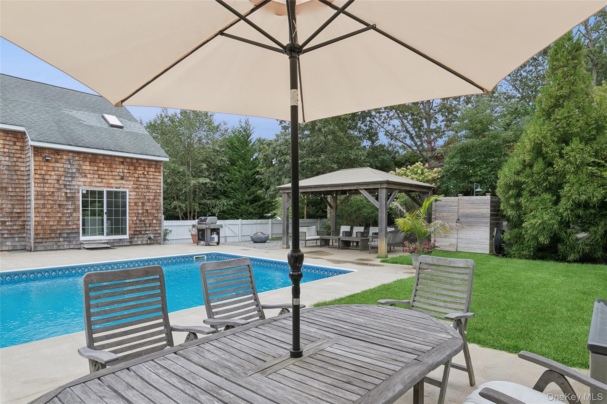 138 North Road, Hampton Bays, NY 11946