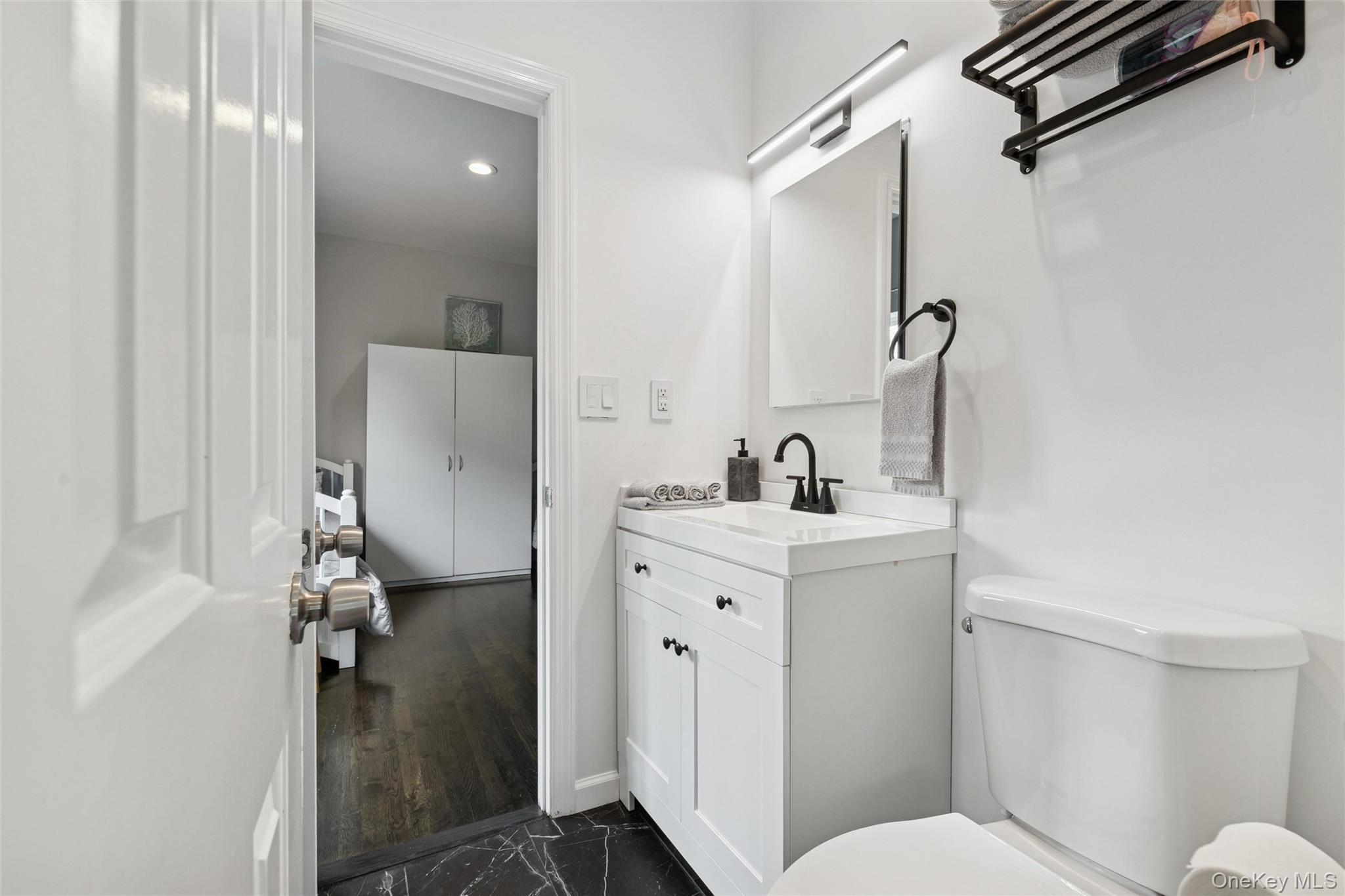 138 North Road, Hampton Bays, NY 11946