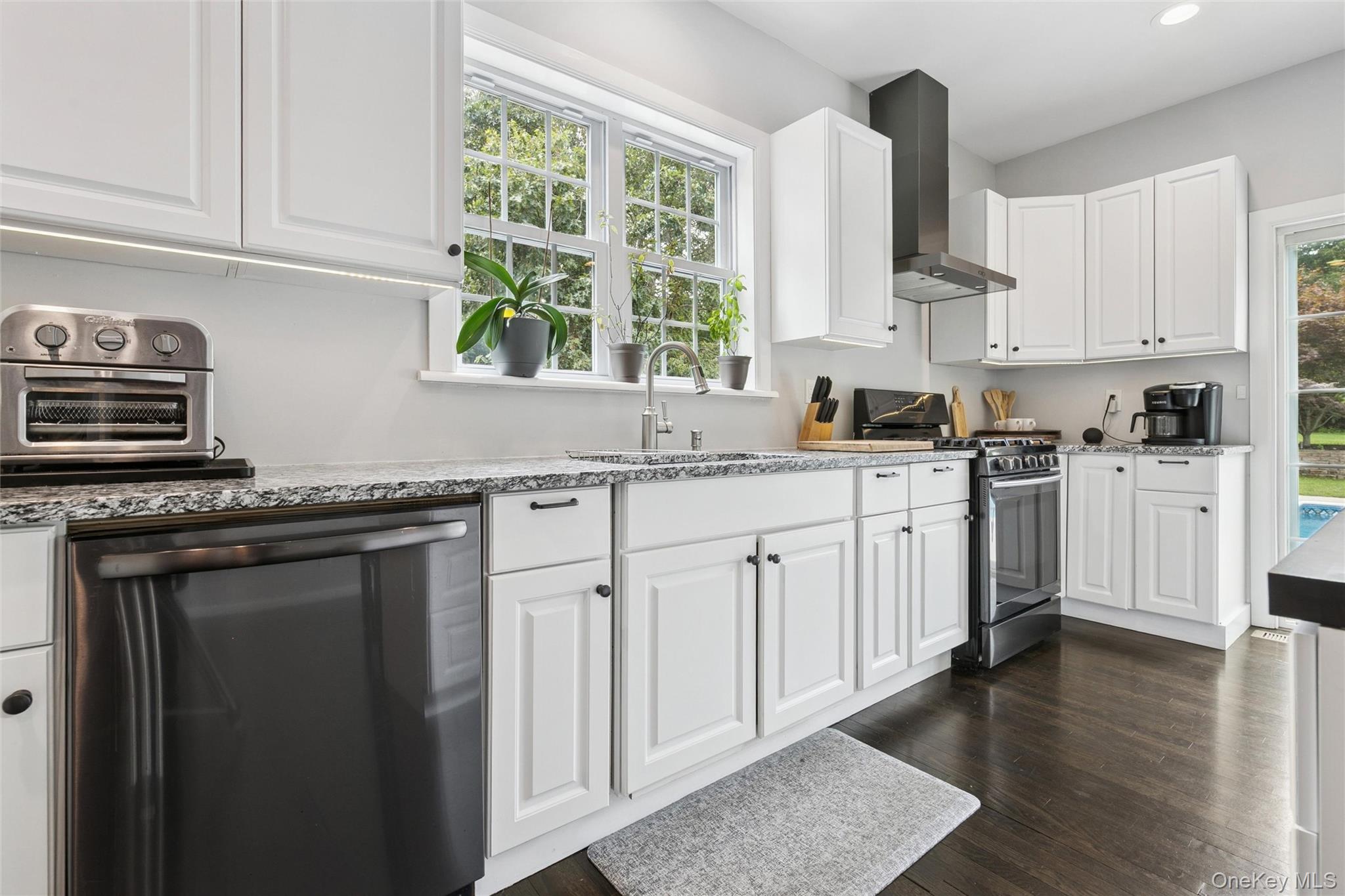 138 North Road, Hampton Bays, NY 11946