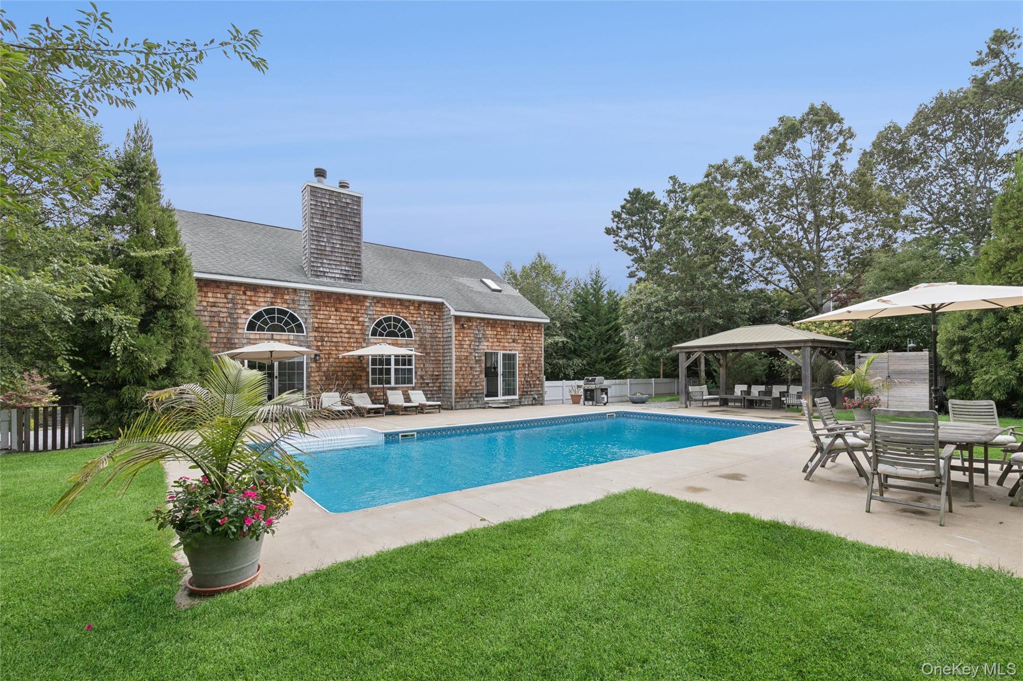 138 North Road, Hampton Bays, NY 11946