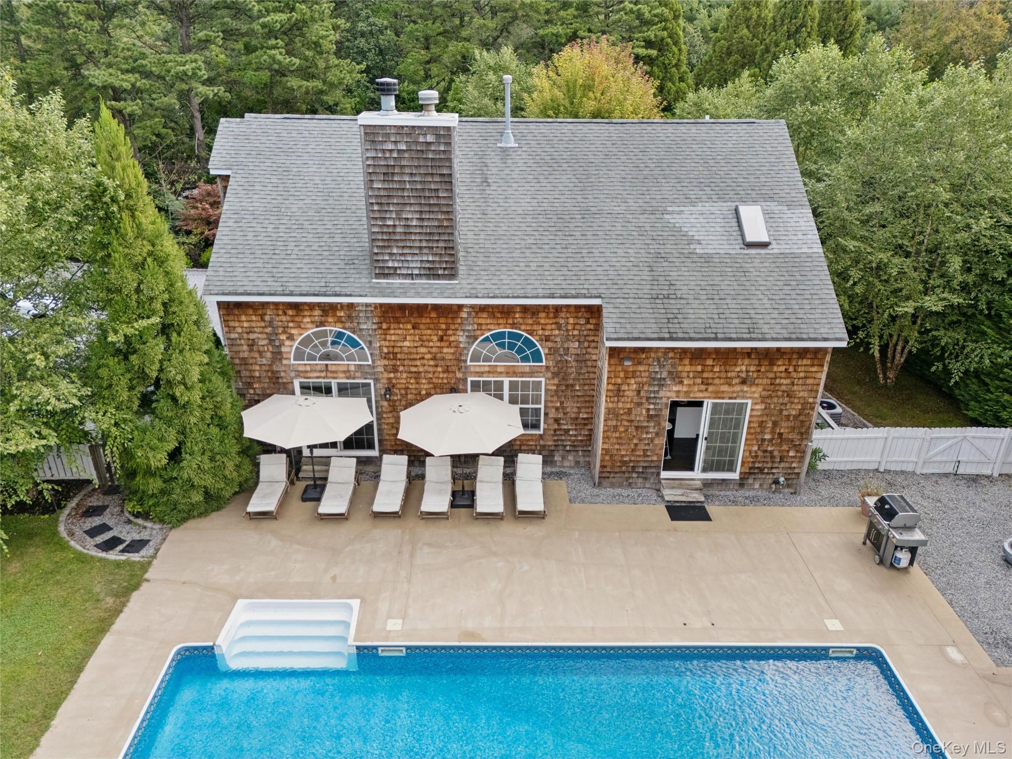 138 North Road, Hampton Bays, NY 11946