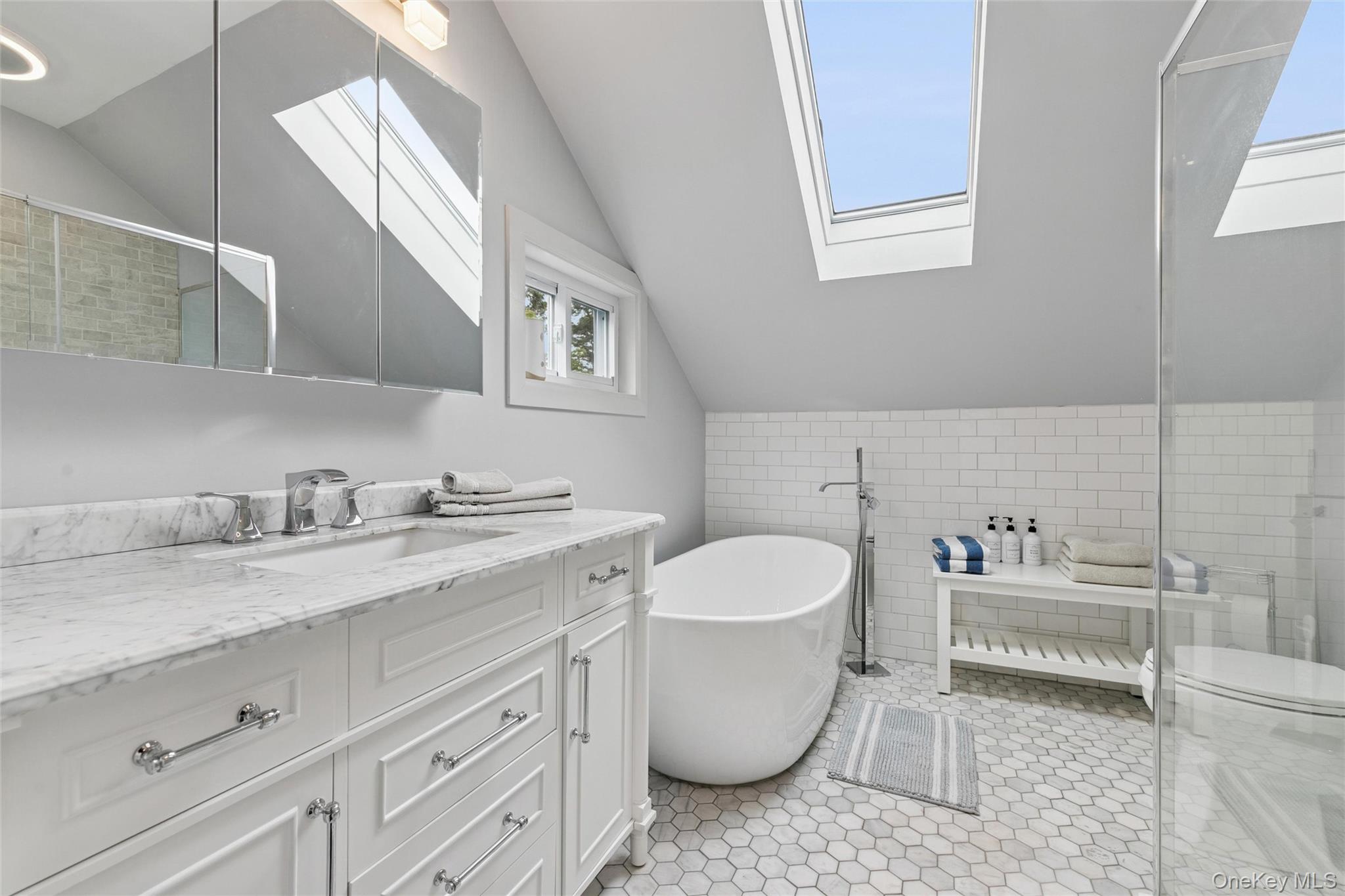 138 North Road, Hampton Bays, NY 11946