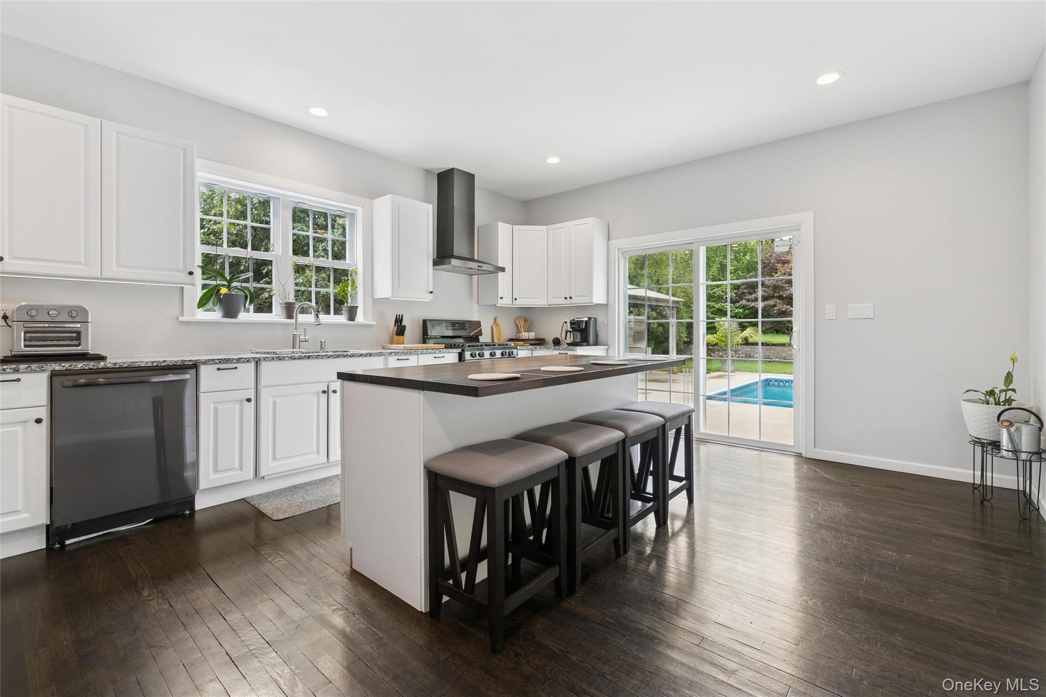 138 North Road, Hampton Bays, NY 11946