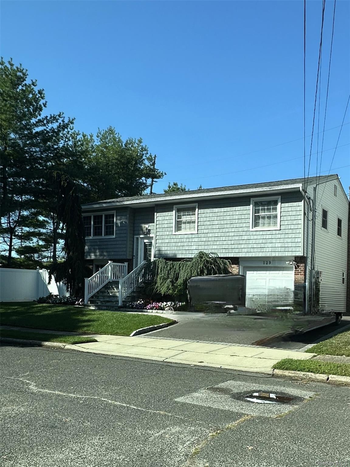 129 N 10th Street, Lindenhurst, NY 11757