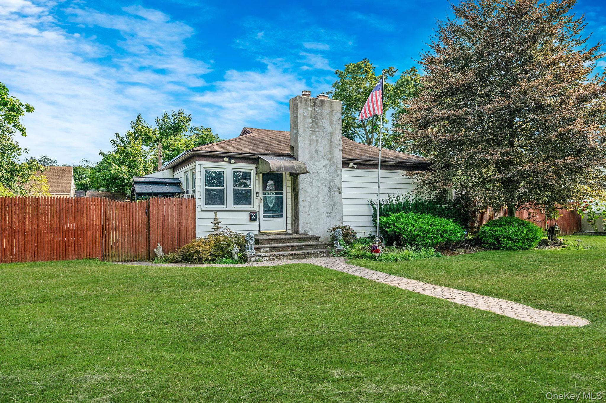 30 Oakdale Avenue, Central Islip, NY 11722