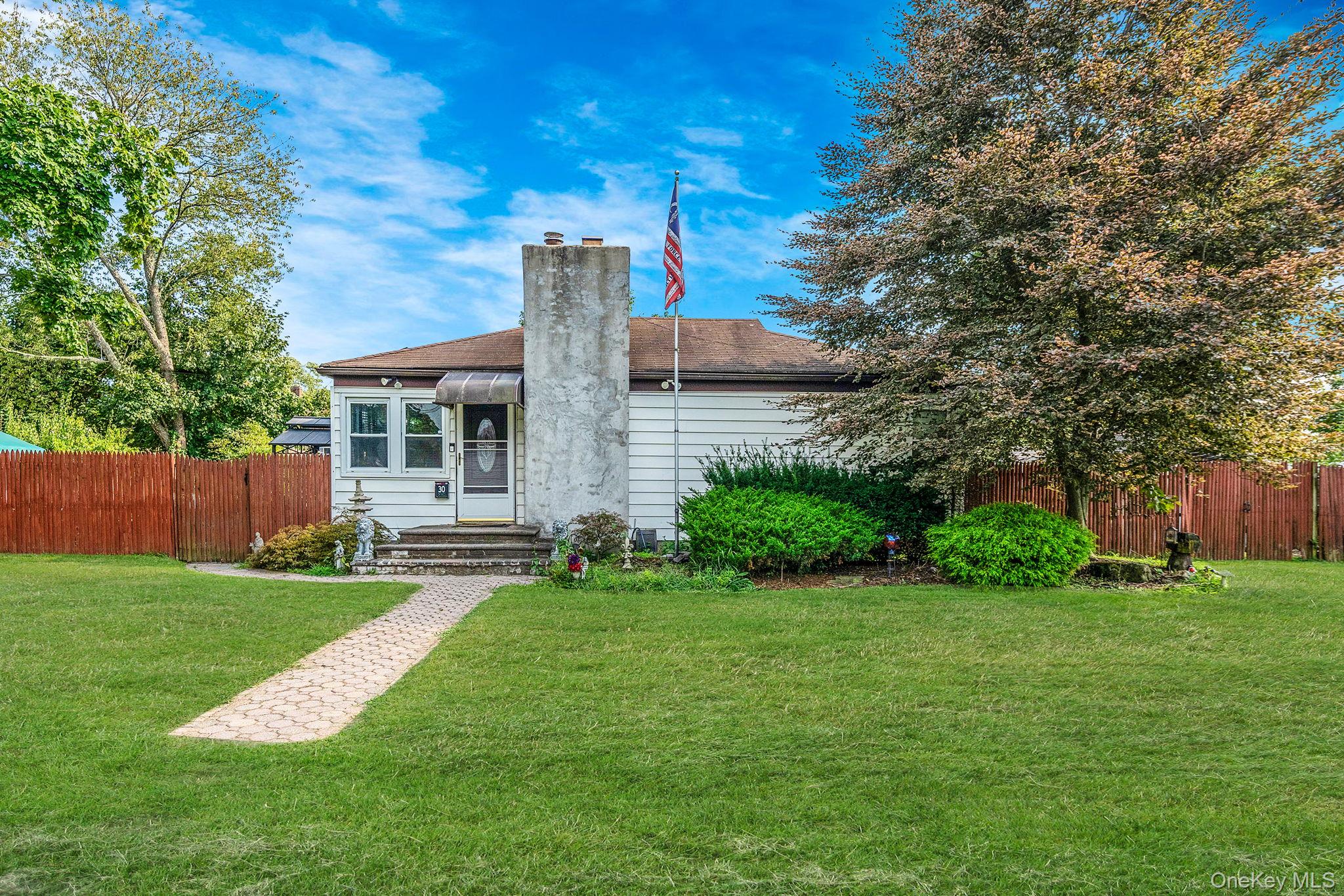 30 Oakdale Avenue, Central Islip, NY 11722